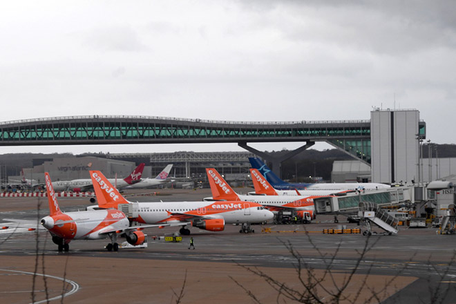 Κανονικά οι πτήσεις στο αεροδρόμιο του Gatwick παρά τις θεάσεις drones