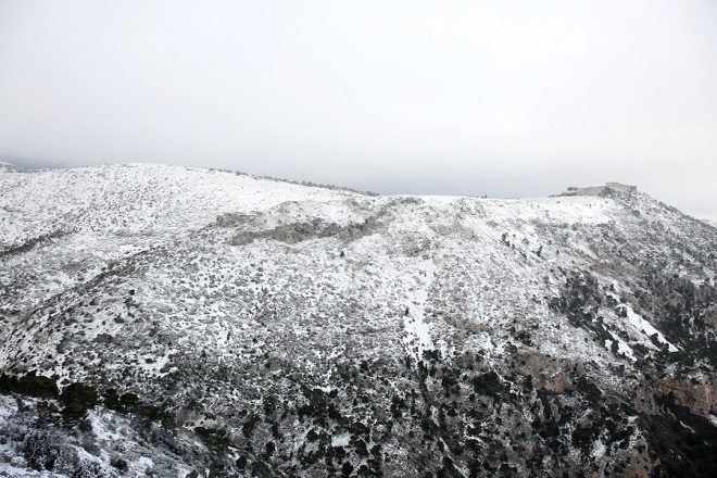Χιονίζει στην Πάρνηθα- Δείτε live εικόνα