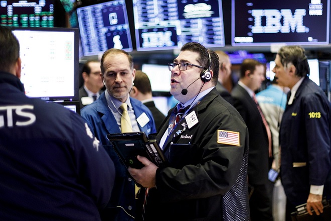 «Σκοτεινιάζει» η Wall Street – O δείκτης Schiller «ρίχνει» τον S&P 500 κάτω από τις 3.000 μονάδες