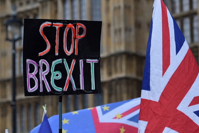 Το Brexit «χτυπά» και το κόμμα των Εργατικών: Προειδοποίηση στον Κόρμπιν για νέες παραιτήσεις βουλευτών