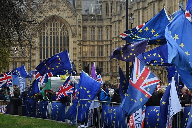 Καθυστέρηση του Brexit θα ζητήσει από Μακρόν και Μέρκελ η Μέι- Η στάση των Ευρωπαίων