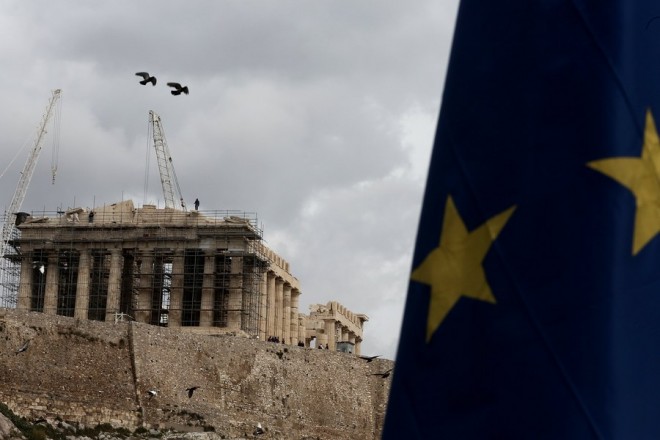 Bloomberg: Τα «κόκκινα» δάνεια φρενάρουν την ανάκαμψη της Ελλάδας