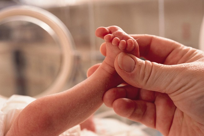 Επίδομα γέννησης: Ποιοι δικαιούνται τα 2.000 ευρώ και πώς θα τα πάρουν