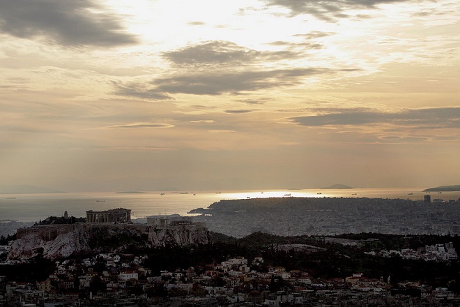 «Τρελάθηκε» ο καιρός: Άνοδος θερμοκρασίας με βροχές