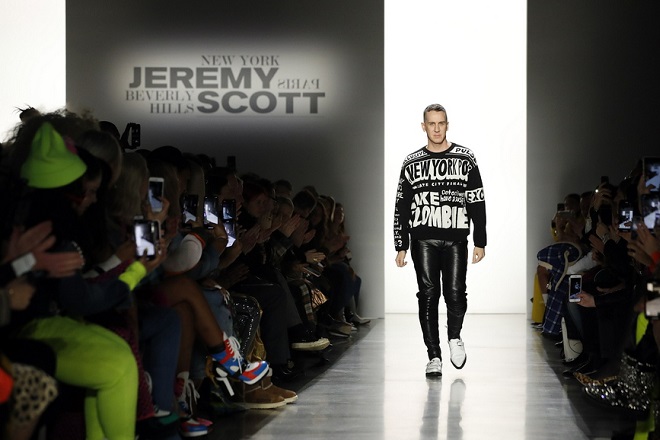 Fake news: Η πηγή έμπνευσης για τη νέα συλλογή του Jeremy Scott