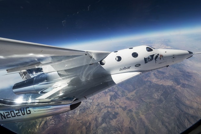 Το SpaceShip Two της Virgin Galactic πέταξε για πρώτη φορά με επιβάτη στα σύνορα του διαστήματος