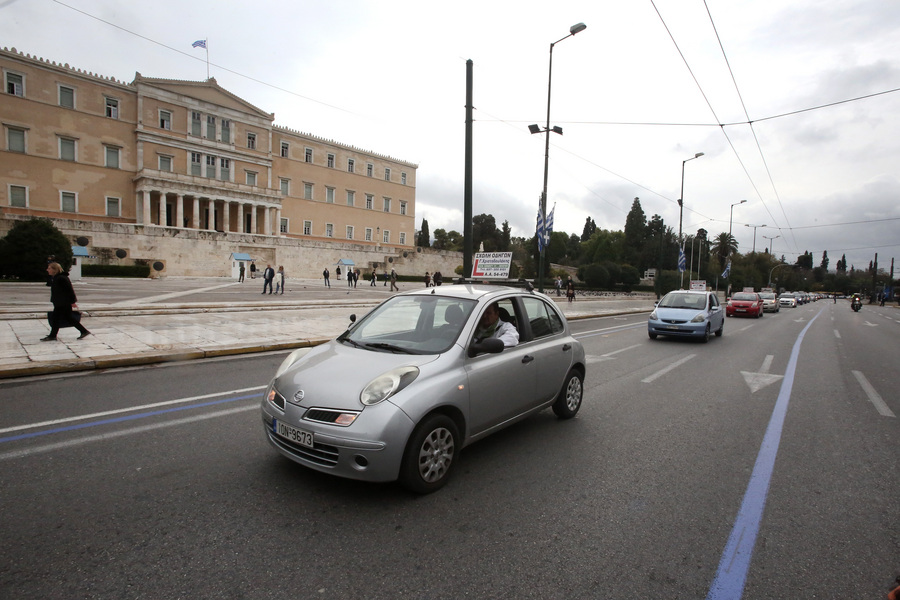 Όλες οι αλλαγές για το δίπλωμα οδήγησης: Θεωρητικές εξετάσεις στα 17 και χρήση κάμερας στο όχημα