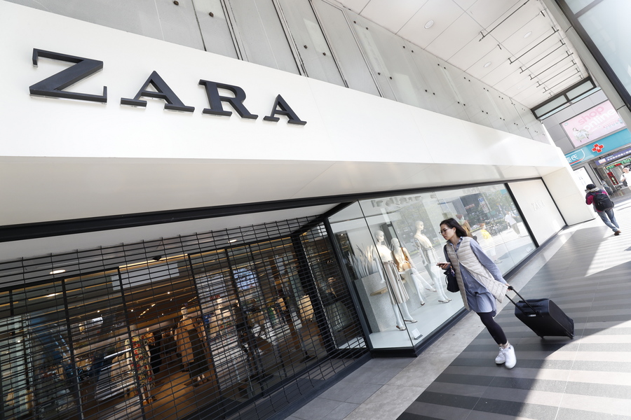 Κλείνουν όλα τα καταστήματα της Zara στην Ισπανία