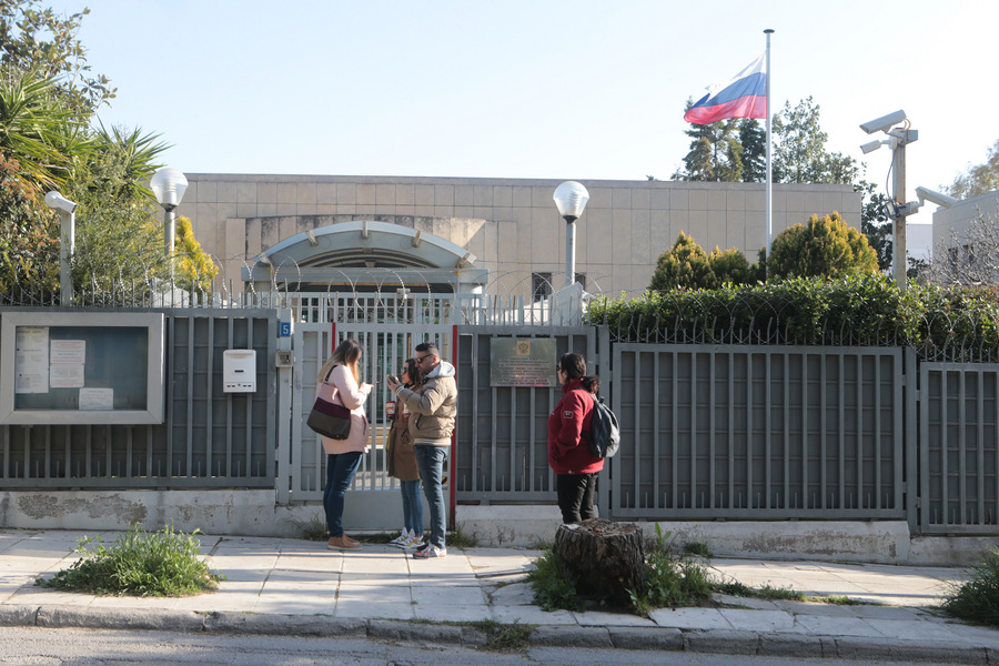 Έκρηξη χειροβομβίδας στο Ρωσικό Προξενείο στο Χαλάνδρι