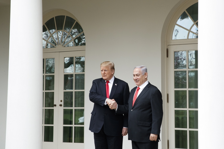 Με την υπογραφή Τραμπ οι ΗΠΑ αναγνωρίζουν επίσημα την κυριαρχία του Ισραήλ στα Υψίπεδα του Γκολάν