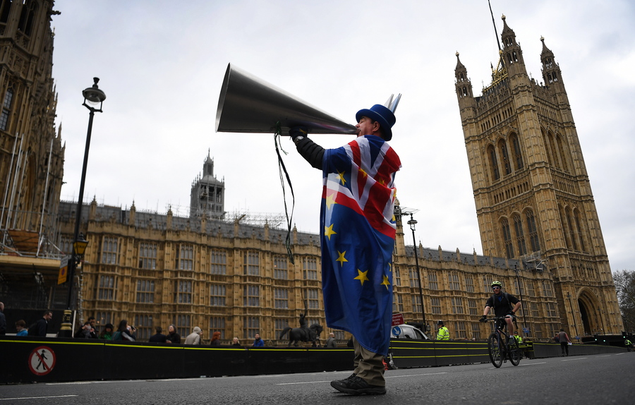 Οι προτάσεις του Μπόρις Τζόνσον για την κρίσιμη ψηφοφορία στη βουλή: Έγκριση του deal με την ΕΕ ή Brexit χωρίς συμφωνία