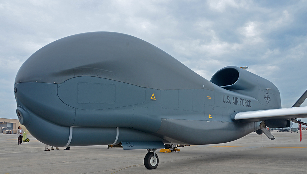 Οι Αμερικανοί φέρνουν τα «θηριώδη» Global Hawk στη Λάρισα