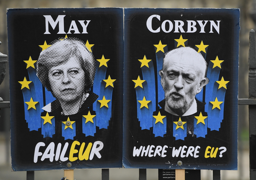 Συνεχίζονται οι διαπραγματεύσεις για το Brexit στο Λονδίνο – Υπό πίεση να θέσει ζήτημα νέου δημοψηφίσματος ο Κόρμπιν