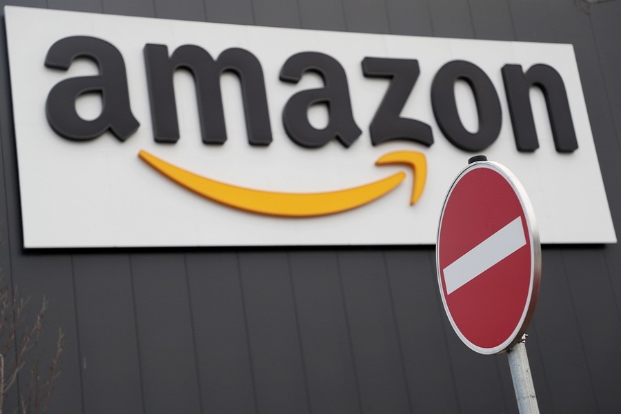 Η Λιθουανία καλεί την Amazon να απαγορεύσει τις πωλήσεις προϊόντων με …σφυροδρέπανο