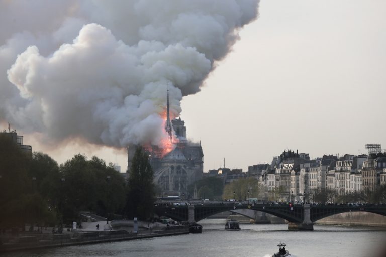 Notre Dame: Οι έρευνες επικεντρώνονται στο ενδεχόμενο του βραχυκυκλώματος