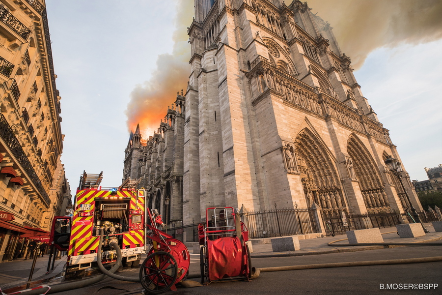 Που εκτιμούν οι αρχές ότι οφείλεται η πυρκαγιά στην Παναγία των Παρισίων