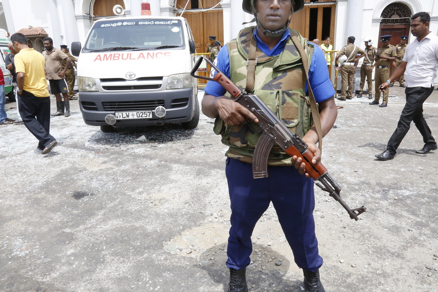 Τρομοκρατική επίθεση σε ναούς και ξενοδοχεία της Σρι Λάνκα – Δεκάδες νεκροί