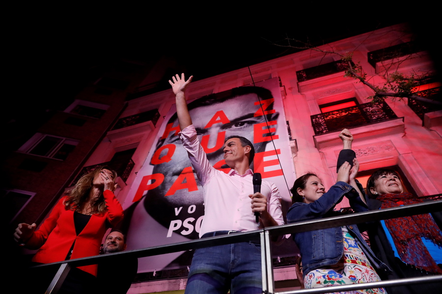 Νικητές οι Σοσιαλιστές στην Ισπανία – Στη βουλή για πρώτη φορά μετά τη δικτατορία Φράνκο η ακροδεξιά