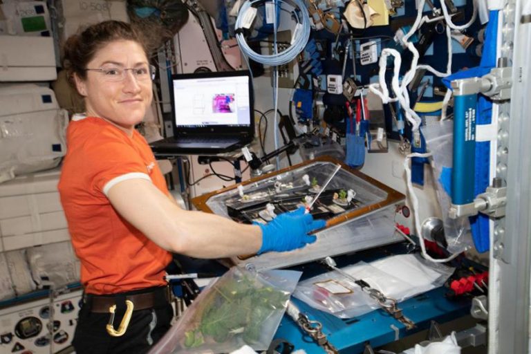 Γυναίκα αστροναύτης σπάει το παγκόσμιο ρεκόρ παραμονής στο διάστημα