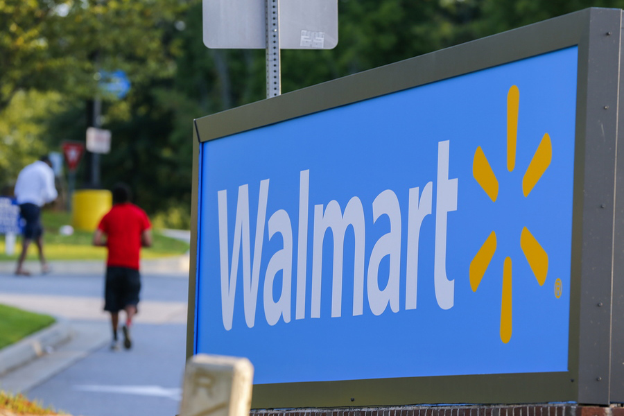 Walmart: Eπανεπένδυση στις δραστηριότητες διαδικτύου και αυξήσεις μισθών μετά την άνοδο εσόδων το 2020