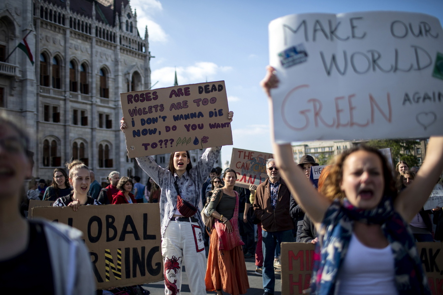 Σε «παγκόσμια απεργία για το κλίμα» καλούν αύριο οι νέοι της Ευρώπης ενόψει των Ευρωεκλογών