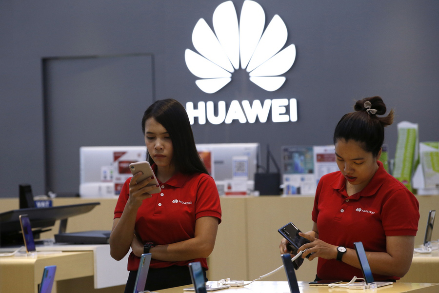 «Μπουναμάς» 286 εκατ. δολαρίων της Huawei στους εργαζόμενούς της για τη «μάχη» κατά των αμερικανικών κυρώσεων