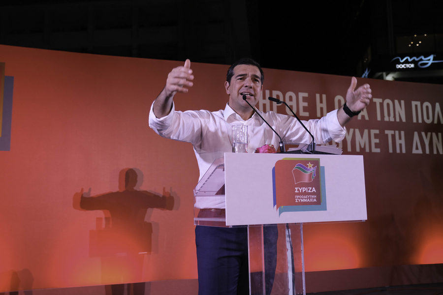Τα μέτρα παροχών απέναντι στις δημοσκοπήσεις προτάσσει ο Αλέξη Τσίπρας