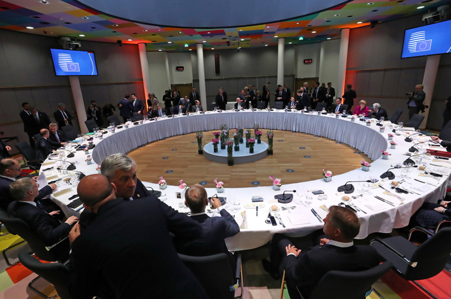 Μπρα-ντε-φερ κορυφής για την προεδρία της Κομισιόν στο τραπέζι της Ευρωπαϊκής Ένωσης