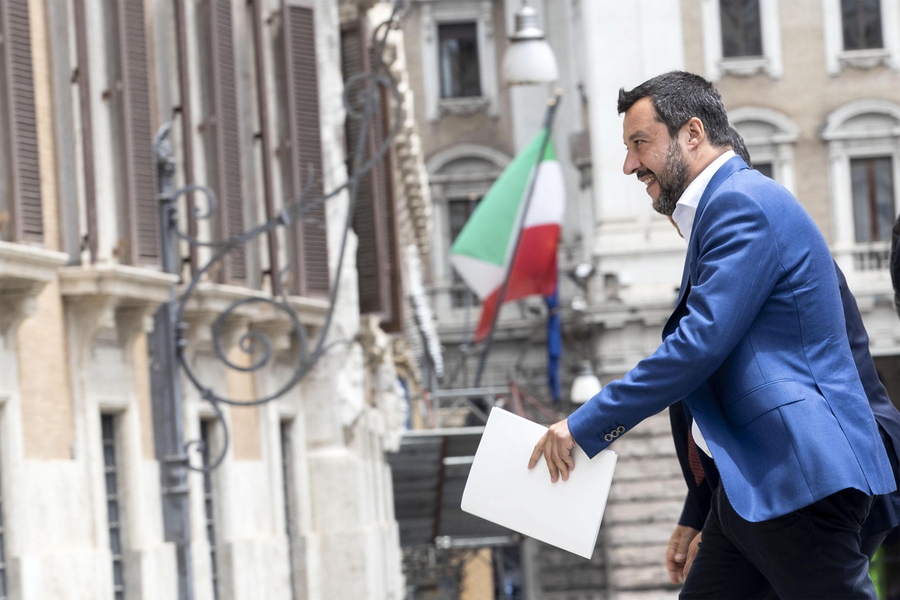Tagesspiegel: «Μίσος εναντίον των ξένων, φασιστικές πορείες: Δεν αναγνωρίζουμε την Ιταλία πια»