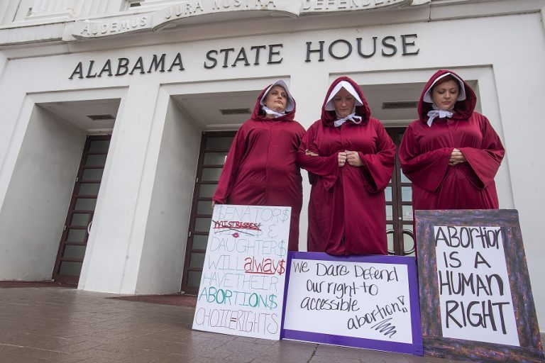 Αλαμπάμα: Εκτός νόμου οι αμβλώσεις ακόμη και σε περιπτώσεις βιασμού