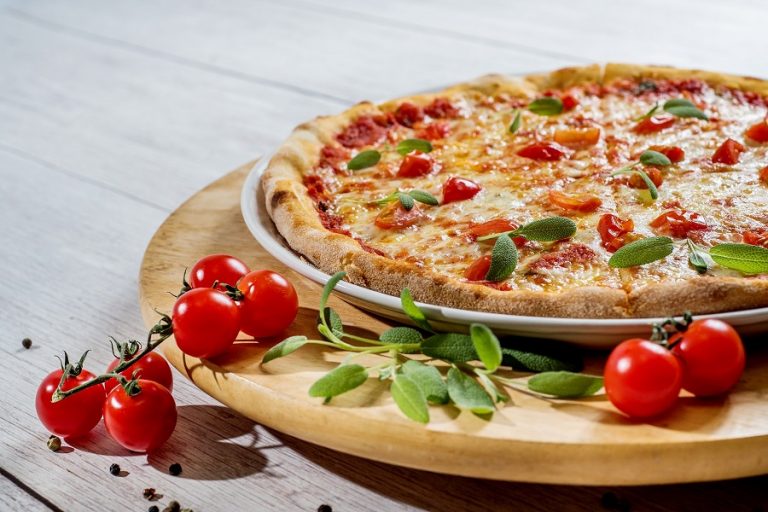 Γάλλος σεφ κατέρριψε ρεκόρ Γκίνες φτιάχνοντας πίτσα με 254 τυριά