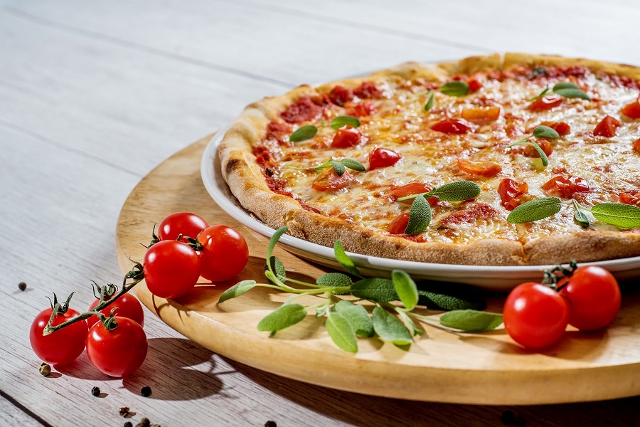 Γάλλος σεφ κατέρριψε ρεκόρ Γκίνες φτιάχνοντας πίτσα με 254 τυριά