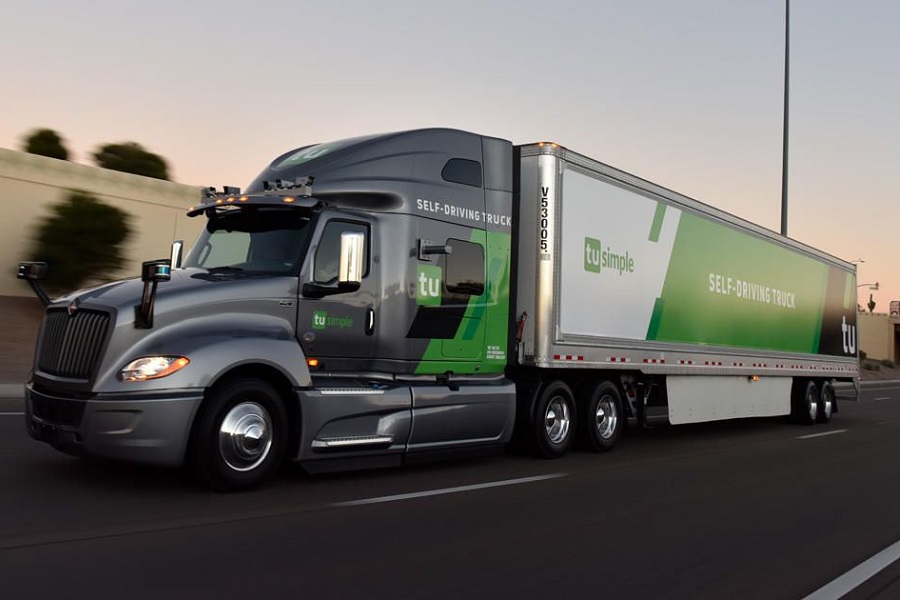 Για πρώτη φορά φορτηγά χωρίς οδηγό θα μεταφέρουν την αλληλογραφία στις ΗΠΑ