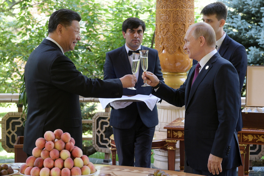 Το δώρο του Βλαντιμίρ Πούτιν στον πρόεδρο της Κίνας για τα γενέθλιά του δεν ήταν ούτε πανάκριβο, ούτε σπάνιο