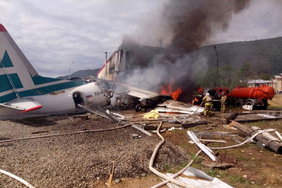 Αναγκαστική προσγείωση αεροσκάφους στη Ρωσία- Δύο νεκροί και 19 τραυματίες