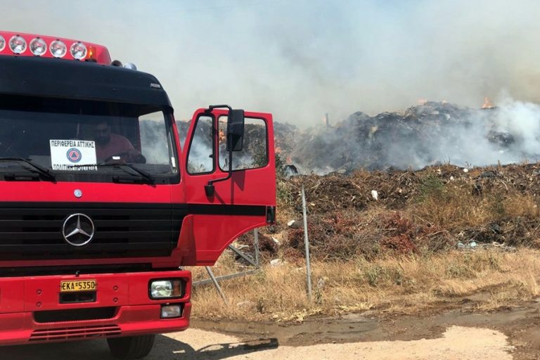 Πυρκαγιά στο Λαύριο- Εκκενώθηκε προληπτικά καταυλισμός προσφύγων