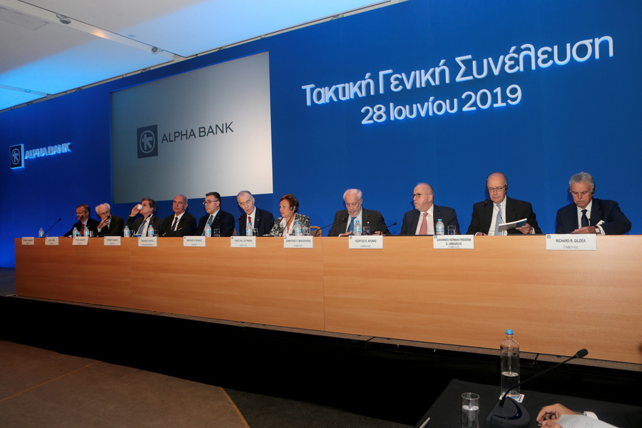 Τα δύο «καυτά» ζητήματα της ελληνικής οικονομίας που ζητούν απαντήσεις, όπως τα παρουσίασε η διοίκηση της Alpha Bank