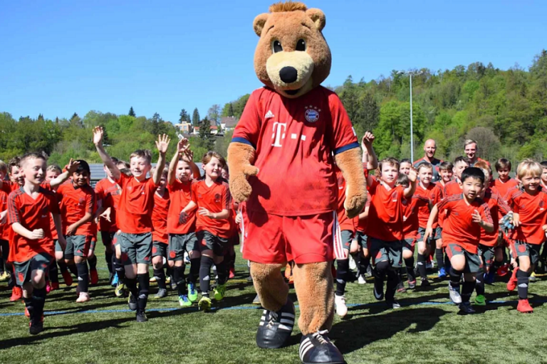 Costa Navarino: Καλοκαιρινά Football Camps σε συνεργασία με τη Bayern Μονάχου
