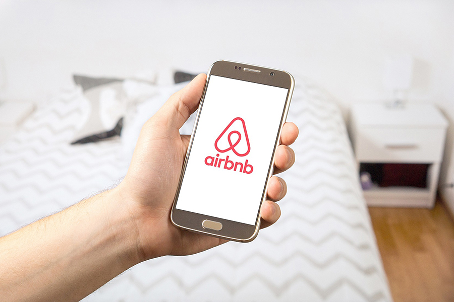 Ανακάμπτει μετά την πανδημία η Airbnb- Πάνω από ένα εκατομμύριο κρατήσεις παγκοσμίως την 8η Ιουλίου