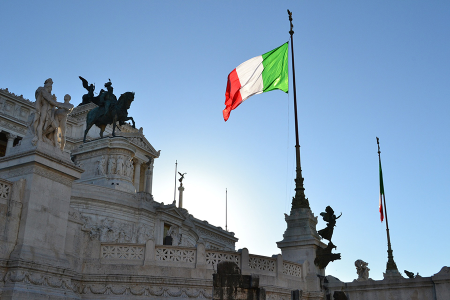 Δεν θα λάβει πειθαρχικά μέτρα κατά της Ιταλίας η Κομισιόν