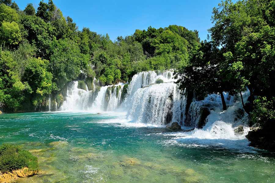 Οι δέκα καλύτερες φυσικές πισίνες της Ευρώπης – Ανάμεσά τους και δύο ελληνικές