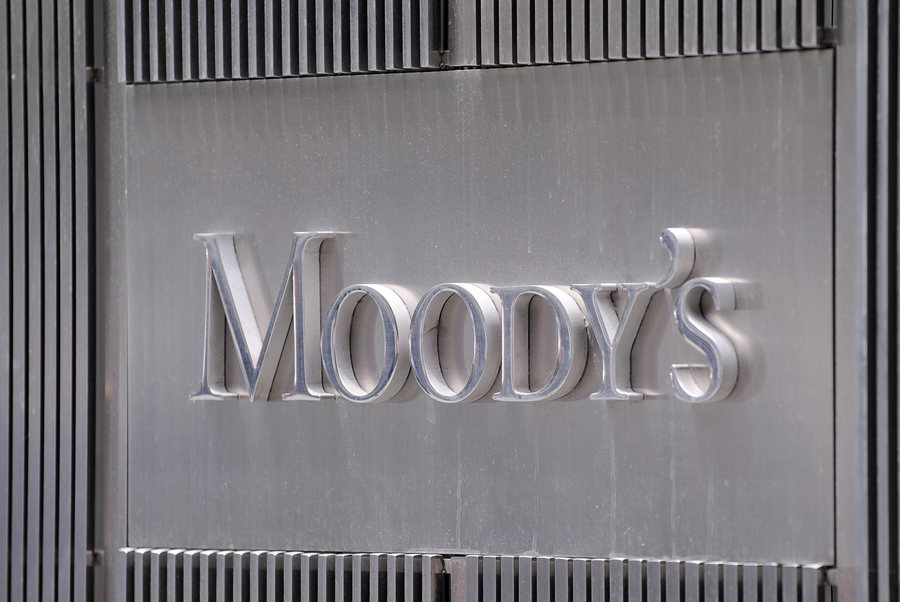 Moody’s: Πρόσκαιρο το «σοκ» από την πανδημία στην Ελλάδα – Τι βλέπει ο επενδυτικός οίκος για την ανάκαμψη