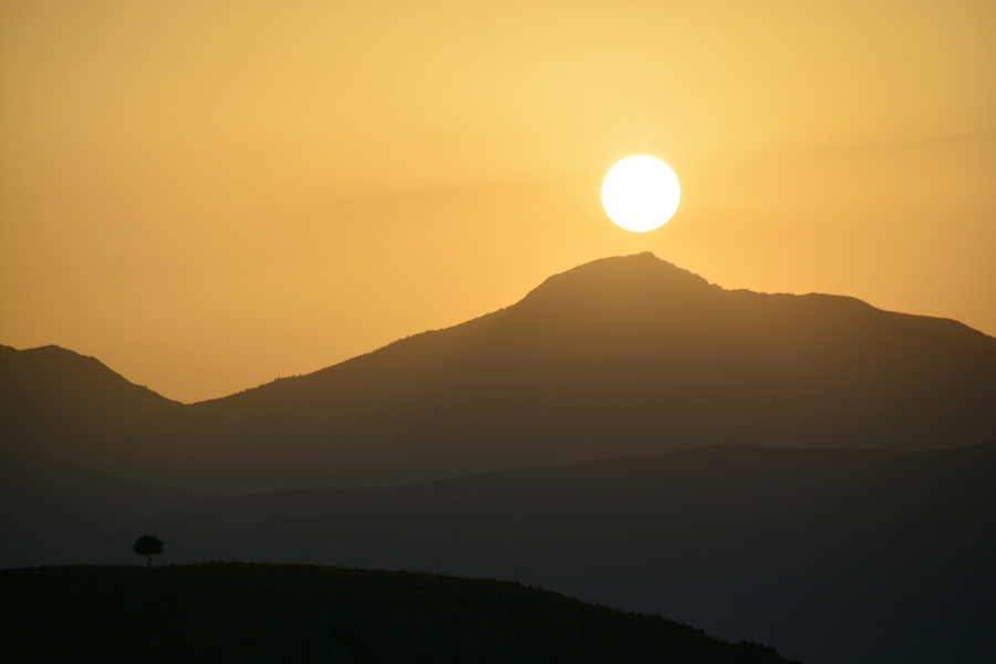 Σε ακραία υψηλά επίπεδα οι θερμοκρασίες τον Νοέμβριο – Ο θερμότερος των τελευταίων 15 ετών σε Θεσσαλία, Πελοπόννησο, Κρήτη και νησιά Αιγαίου