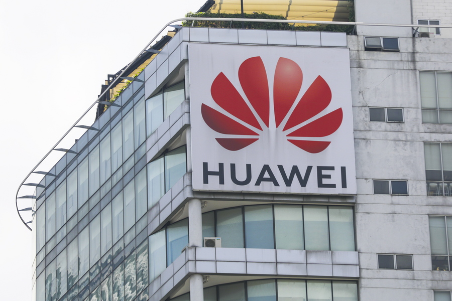Η Huawei απολύει στις ΗΠΑ και προσλαμβάνει στην Ιταλία με επένδυση 2,75 δισ. ευρώ και 3.000 θέσεις εργασίας