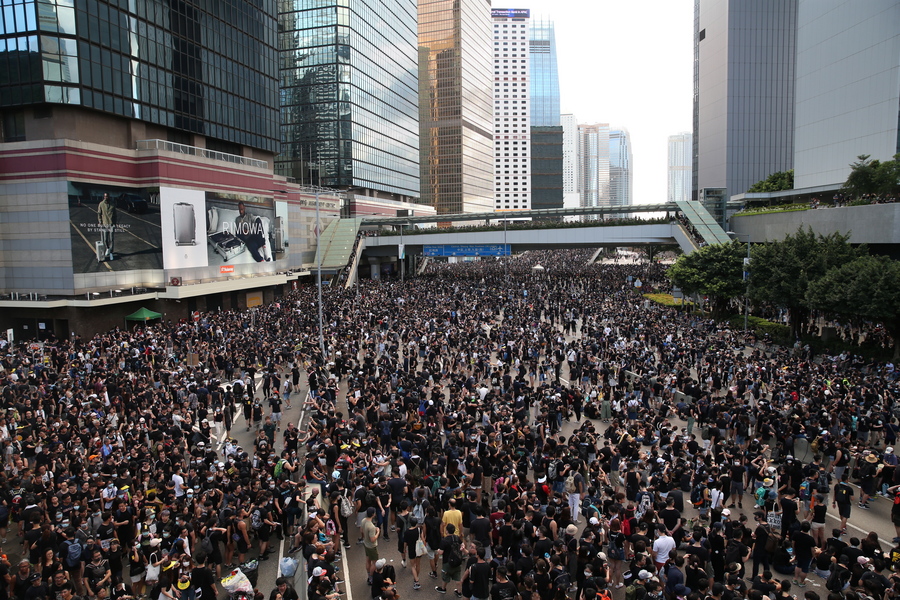 Οι διαδηλώσεις του Χονγκ Κονγκ «γονάτισαν» real estate και χρηματιστήριο