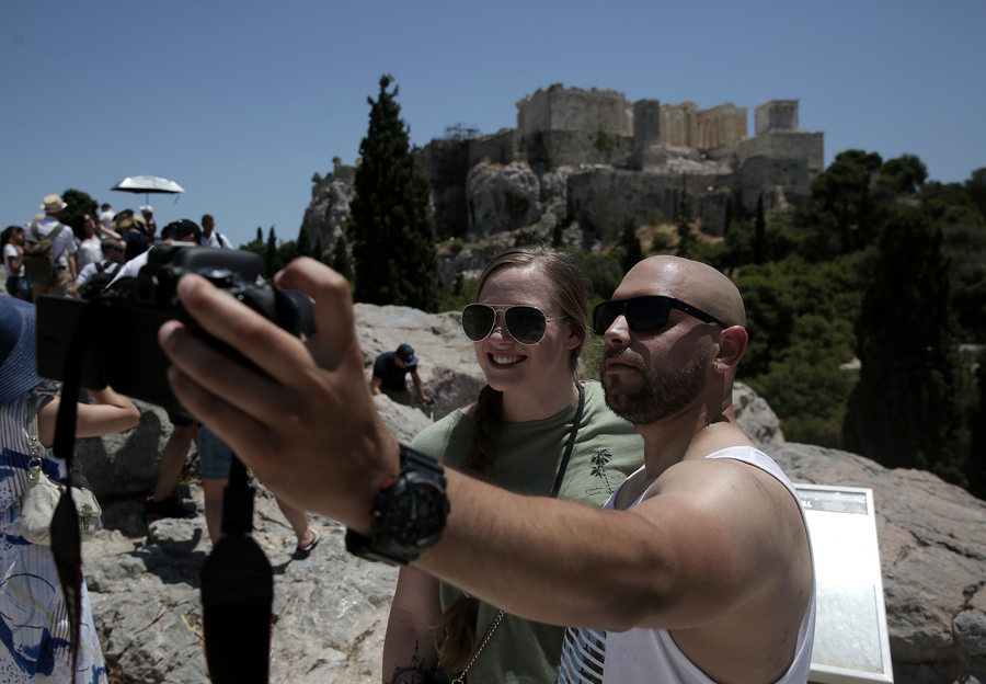 Ήρθαν περισσότεροι τουρίστες φέτος, αλλά έμειναν λιγότερο