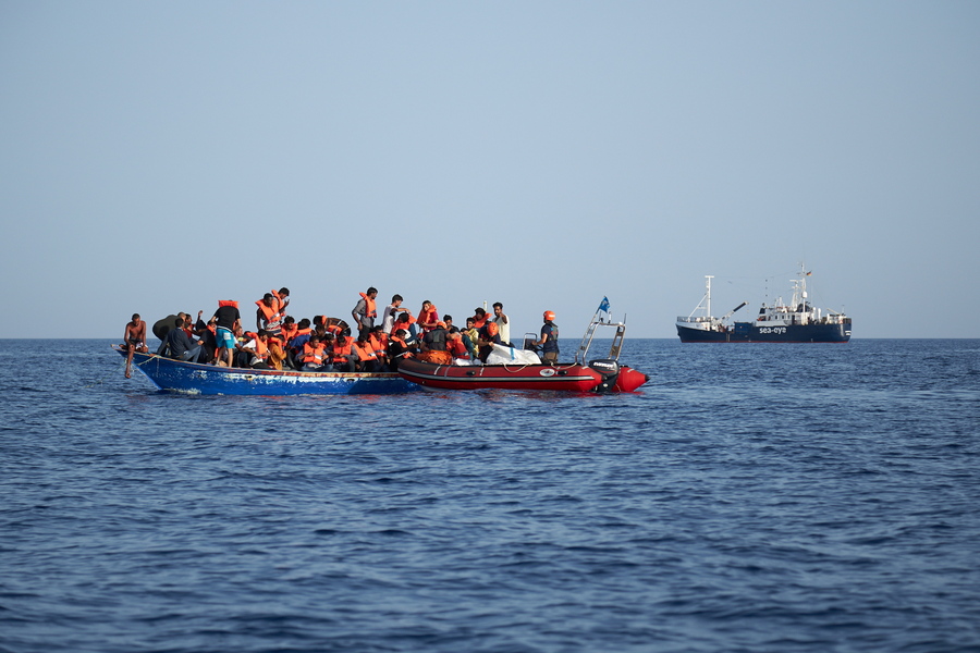Φόβοι για νέα εκατόμβη νεκρών μετά από ναυάγιο στα ανοικτά της Λιβύης