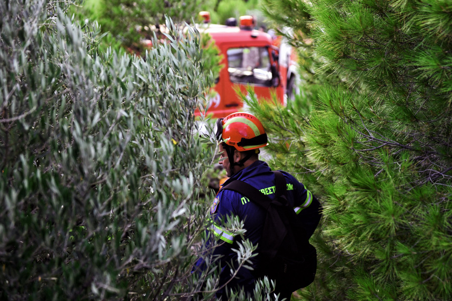 Φωτιά στη Λυκόβρυση δίπλα από την Γέφυρα Λυμμάτων