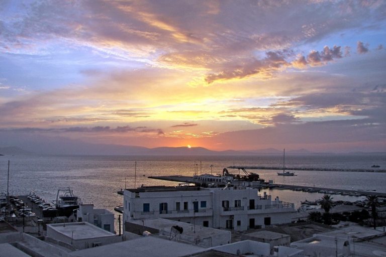 Βρετανικός Τύπος: «Βασίλισσα των παραλιών» η Νάξος