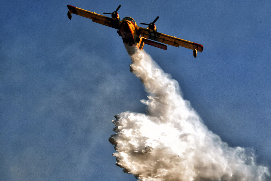 Η Κομισιόν χρηματοδοτεί την αγορά 12 πυροσβεστικών αεροπλάνων